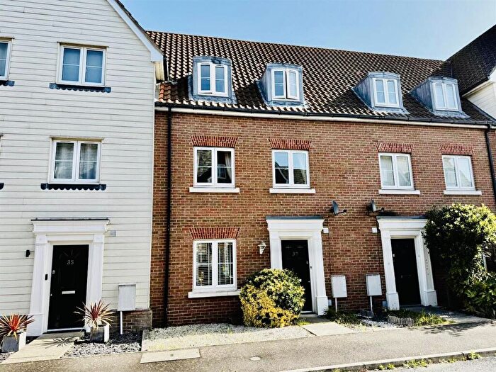 3 Bedroom Town House For Sale In Meadow Crescent, Purdis Farm, Ipswich, IP3