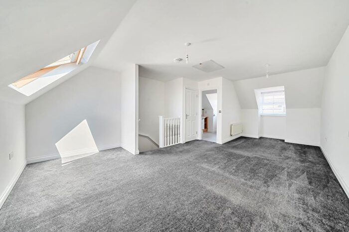 4 Bedroom Semi-Detached House To Rent In Horse Guards Way, Thatcham, RG19