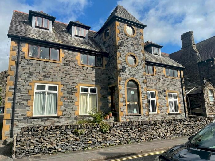 2 Bedroom Property To Rent In Oak Street, Windermere, LA23