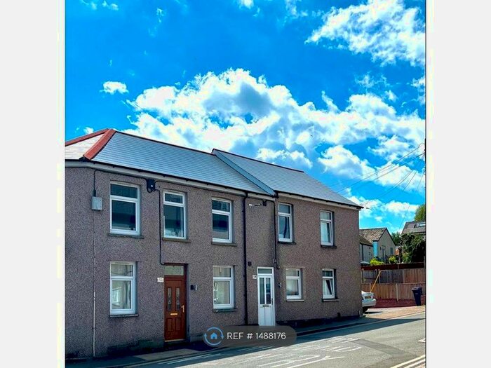 2 Bedroom Flat To Rent In Russell Street, Pontnewydd, Cwmbran, NP44