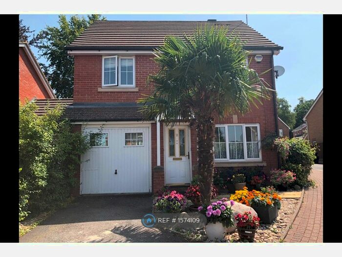 3 Bedroom Detached House To Rent In Porthallow Close, Orpington, BR6