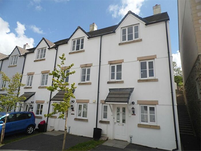 3 Bedroom Town House To Rent In Austen Close, Par, PL24