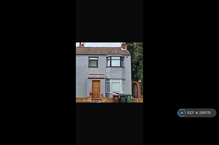 3 Bedroom Semi-Detached House To Rent In Heath Road, Romford, RM6