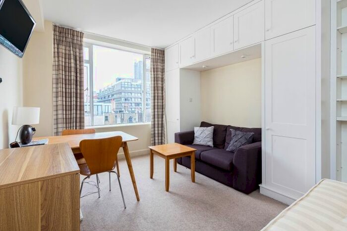 Studio To Rent In Charterhouse Square, London, EC1M