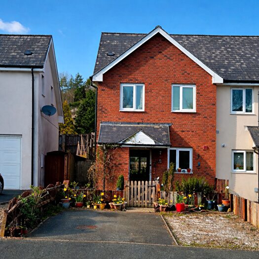 3 Bedroom Semi-Detached House For Sale In Bryn Steffan, Lampeter, SA48