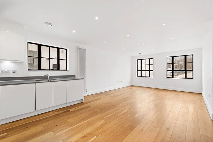 2 Bedroom Flat To Rent In Follis House, D Orleston Road, N7