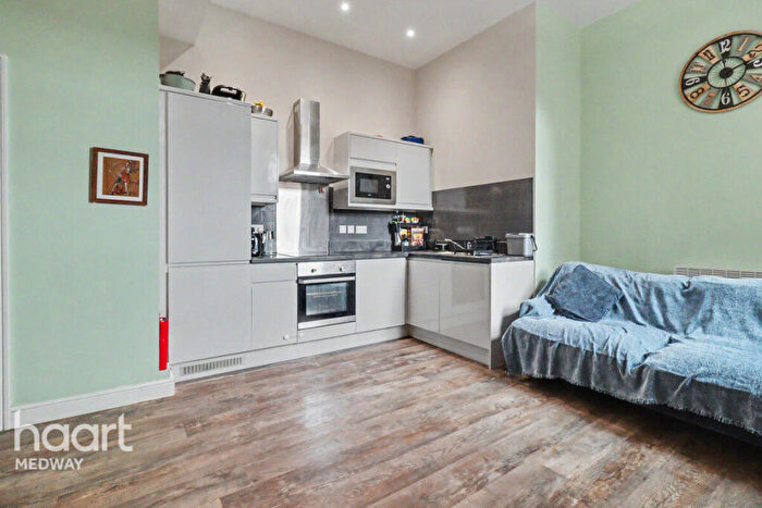 1 Bedroom Flat For Sale In Bishops Court Street, Rochester, ME1