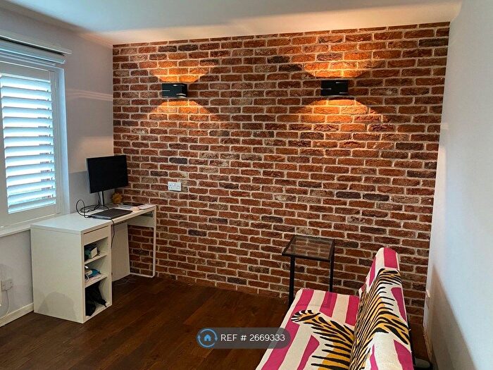 1 Bedroom Flat To Rent In Weare Court, Bristol, BS1