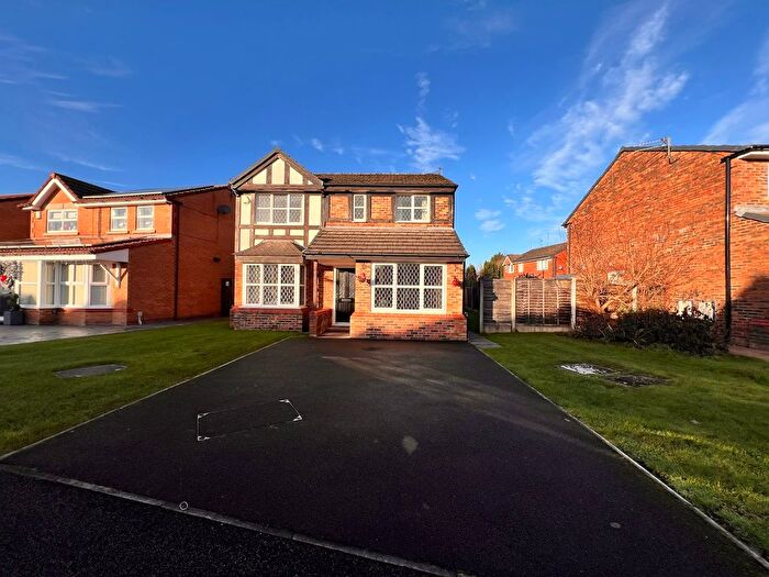 4 Bedroom Detached House For Sale In Parkside Close, Radcliffe, Manchester, M26