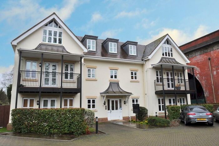 2 Bedroom Apartment To Rent In River Road, Taplow, Maidenhead, Berkshire, SL6
