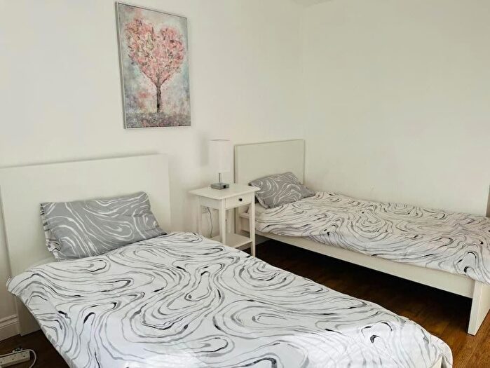 2 Bedroom Flat To Rent In Ashleigh Court, Loates Lane, Watford, Hertfordshire, WD17