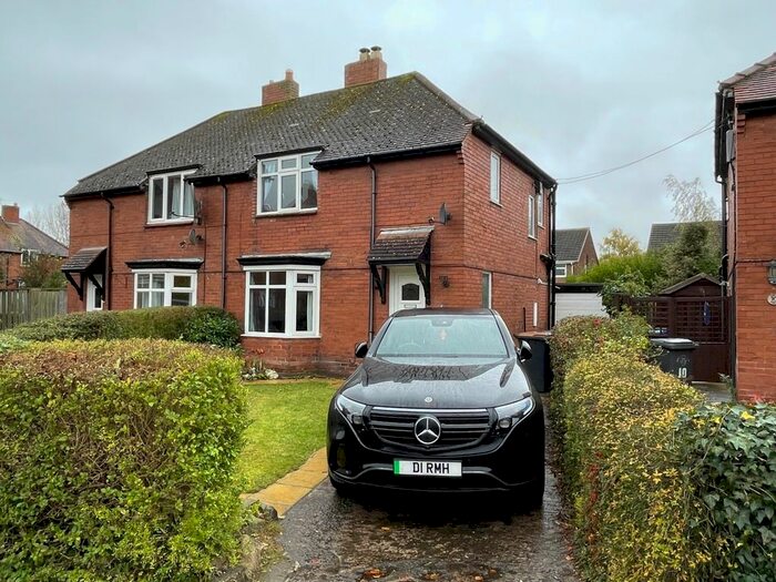 3 Bedroom Semi-Detached House To Rent In Warwick Court, Durham, DH1