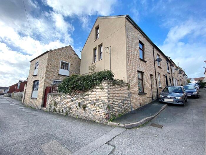 3 Bedroom End Of Terrace House To Rent In Sunny Bank, Barnstaple, Devon, EX32