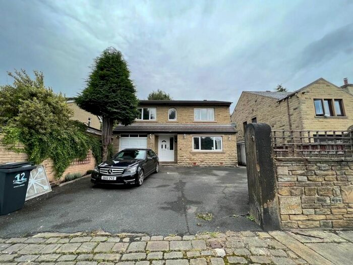 4 Bedroom Detached House To Rent In Rothwell Road, Halifax, West Yorkshire, HX1