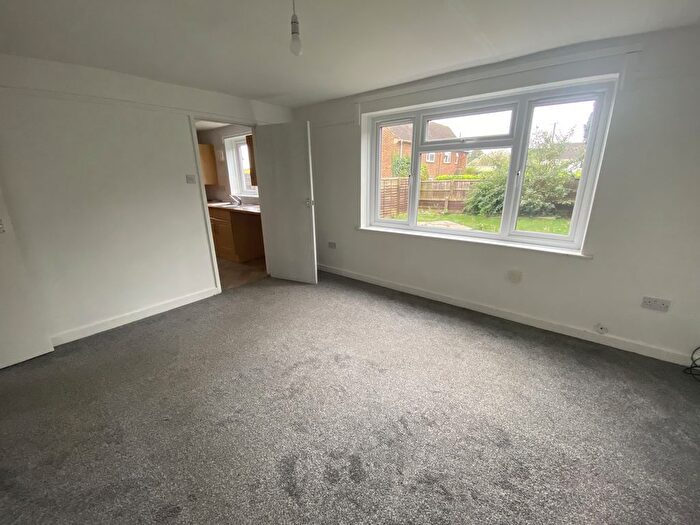2 Bedroom Flat For Sale In - Walnut Tree Ground, Fyfield, Andover, Hampshire, SP11