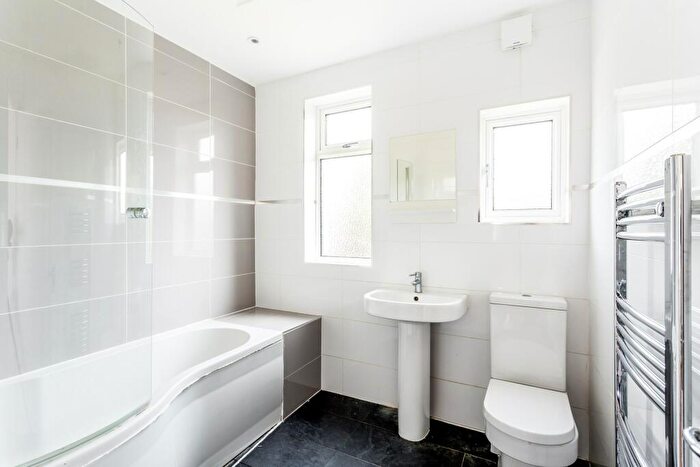 1 Bedroom Flat To Rent In Chadacre Ave, IG5