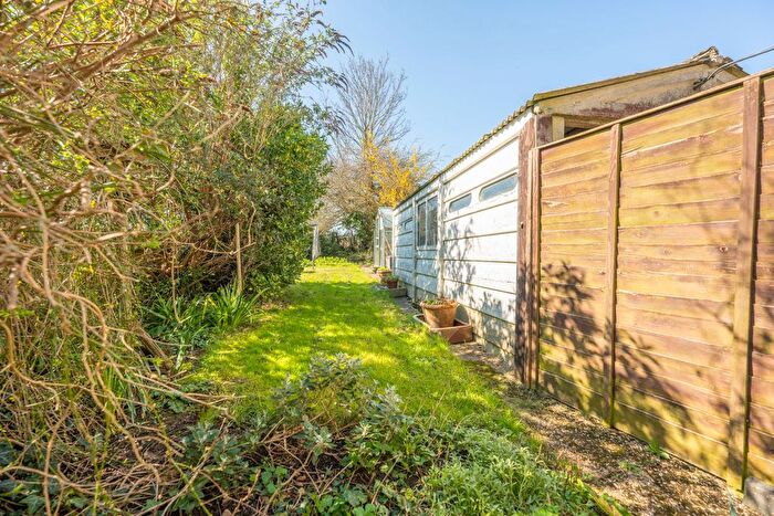 3 Bedroom Semi Detached House For Sale In High View Way, Southampton, SO18