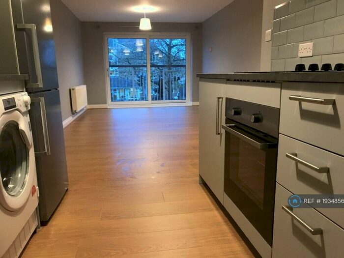 2 Bedroom Flat To Rent In Davis St, Cardiff, CF24