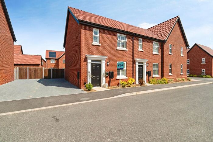 2 Bedroom End Of Terrace House For Sale In Chapman Road, Norwich, NR13