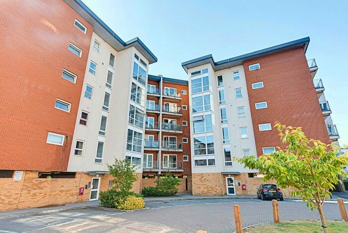 1 Bedroom Flat To Rent In Clarkson Court, Hatfield, AL10