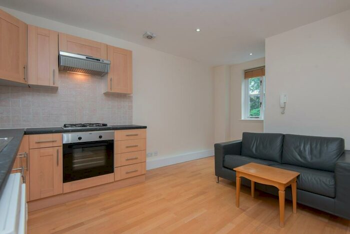 1 Bedroom Flat To Rent In Upper Street, Islington, N1