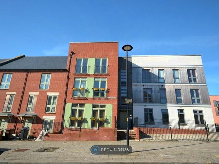 1 Bedroom Flat To Rent In The Square, Upton, Northampton, NN5