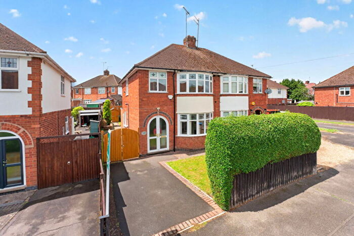 3 Bedroom Semi-Detached House For Sale In Linden Avenue, Kettering, NN15