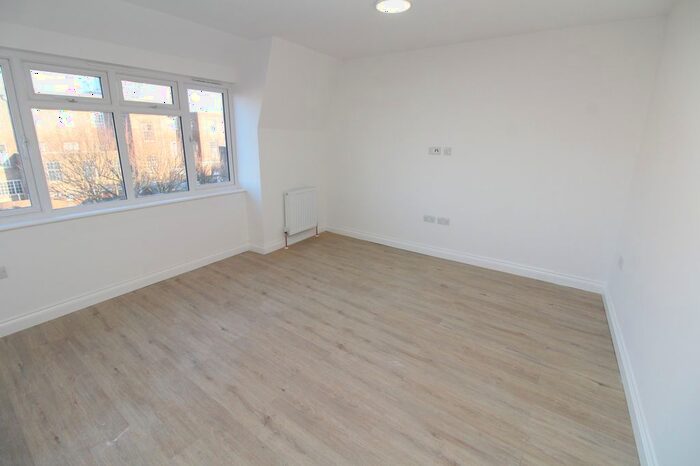 2 Bedroom Maisonette To Rent In High Street, West Wickham, BR4