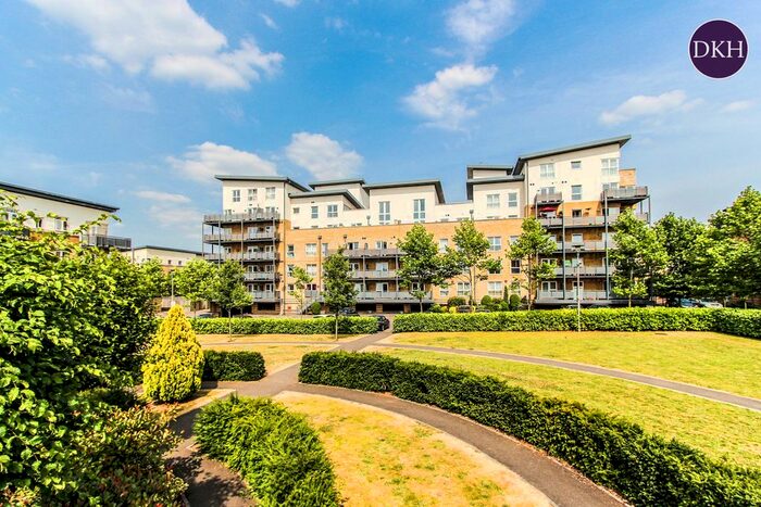 2 Bedroom Flat To Rent In Metropolitan Station Approach, Watford, Hertfordshire, WD18