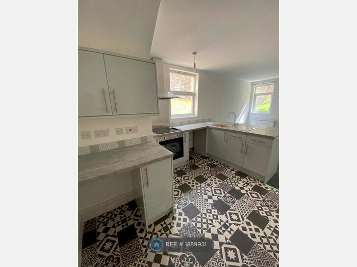 2 Bedroom Flat To Rent In Saltash Road, Keyham, Plymouth, PL2