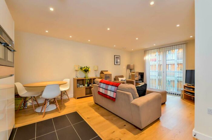 2 Bedroom Flat To Rent In Wiltshire Row, Hoxton, London, N1