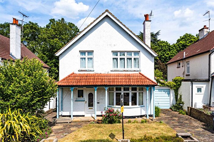 4 Bedroom Detached House For Sale In Highlands Avenue, Leatherhead, Surrey, KT22