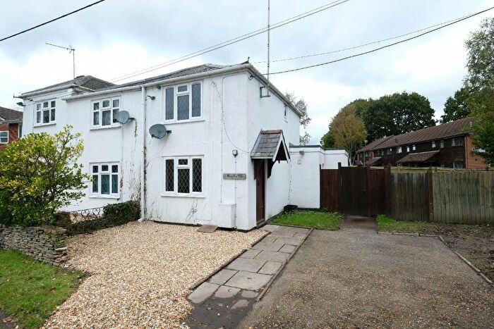 2 Bedroom Semi-Detached House To Rent In Long Lane, Marchwood, Southampton, SO40