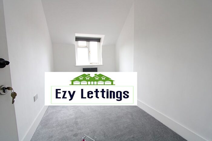 4 Bedroom Flat To Rent In Nightingale Lane, London, SW12