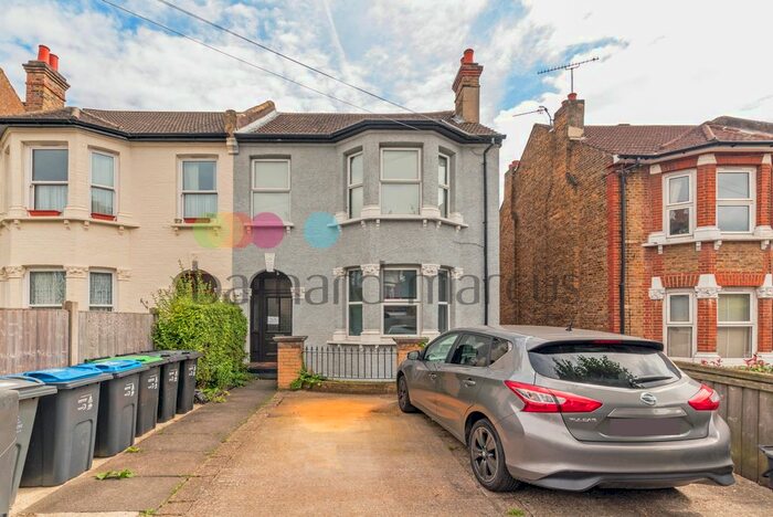 2 Bedroom Flat To Rent In Avondale Road, South Croydon, CR2