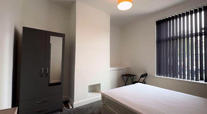 1 Bedroom House Of Multiple Occupation To Rent In Stunning Room Available - Bury Road, Bolton, Hmo -, BL2