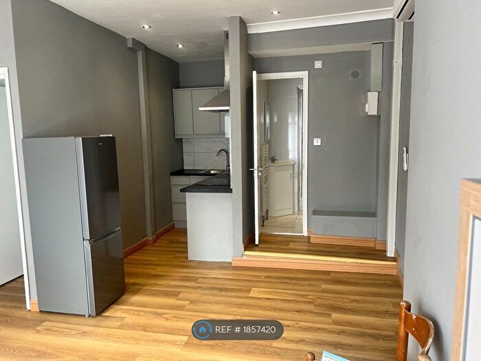 2 Bedroom Maisonette To Rent In Alexandra Road, Colchester, CO3