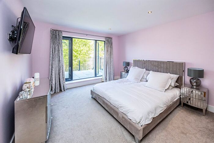 5 Bedroom Detached House For Sale In Beech Gardens, Halifax, HX2