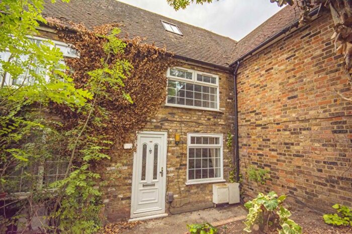 3 Bedroom Detached House To Rent In The Burroughs, London, NW4