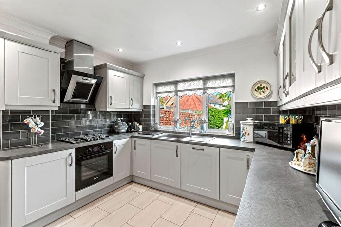 4 Bedroom Detached House For Sale In Newton Road, Newton, Swansea, SA3