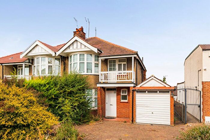 3 Bedroom Semi-Detached House For Sale In Ridings Avenue, London, N21