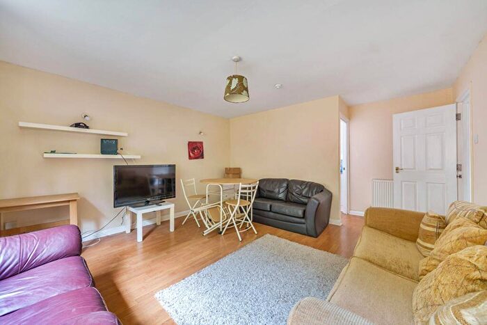 4 Bedroom End Of Terrace House For Sale In Guildford Park Avenue, Guildford, GU2