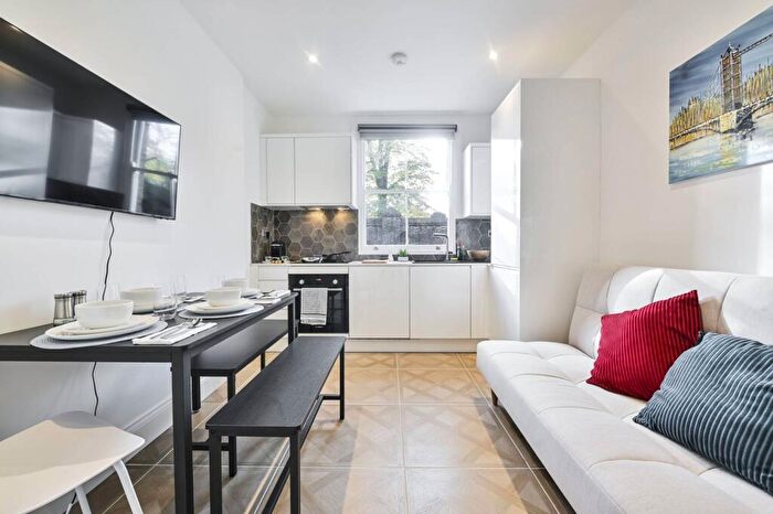 2 Bedroom Flat To Rent In Finborough Road, Chelsea, London, SW10
