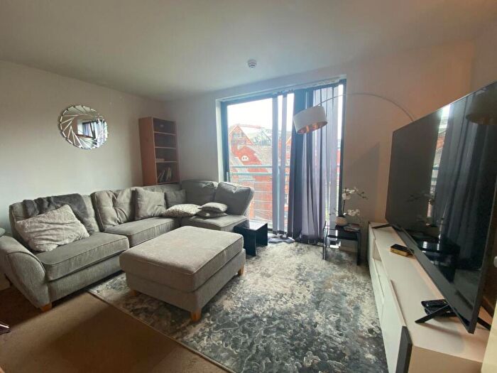 2 Bedroom Apartment To Rent In City Point, Chapel Street, Salford, M3