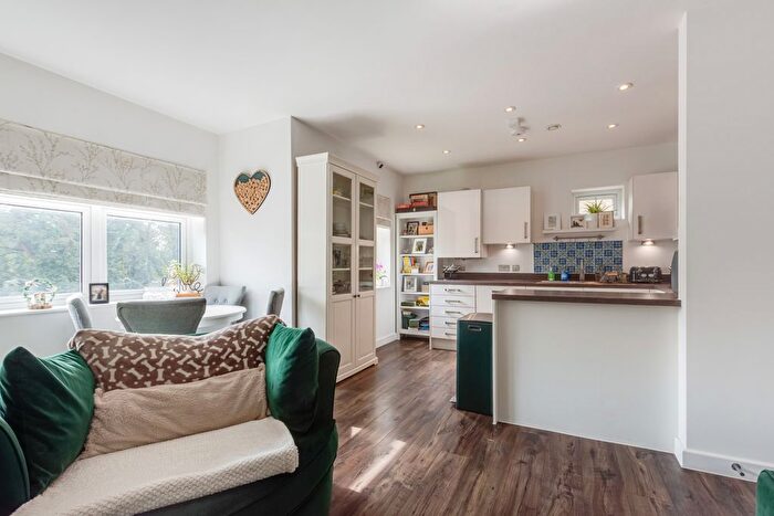 2 Bedroom Flat For Sale In Dudley Court, London, SE18