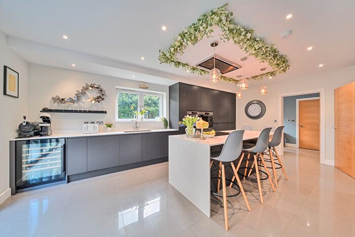 6 Bedroom Detached House For Sale In Hayway, Rushden, NN10