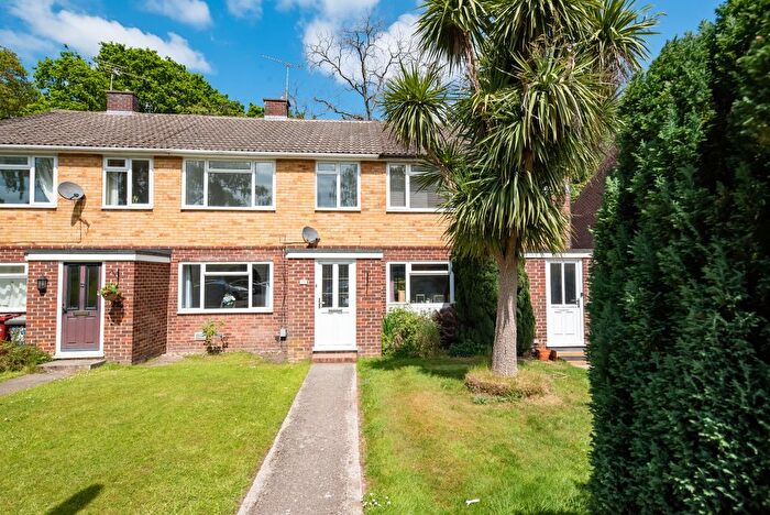 3 Bedroom Terraced House For Sale In Walnut Close, Yateley, Hampshire, GU46