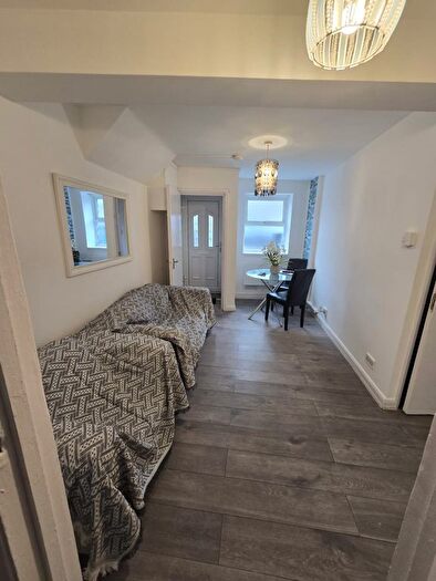 1 Bedroom Terraced House To Rent In -Bedroom Ground Floor Flat For Rent, IG11