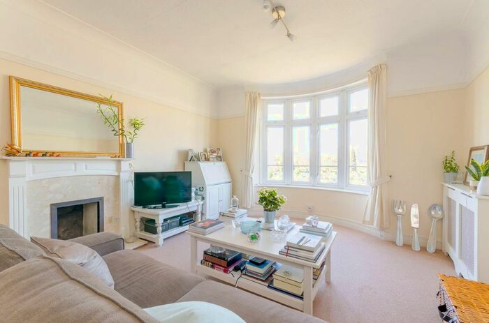 1 Bedroom Flat To Rent In Fulham High Street, Bishop's Park, London, SW6