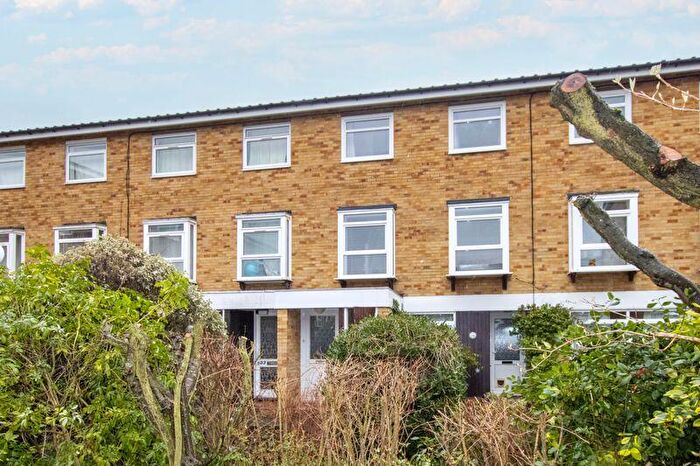 2 Bedroom Flat To Rent In Cotelands, Park Hill, CR0